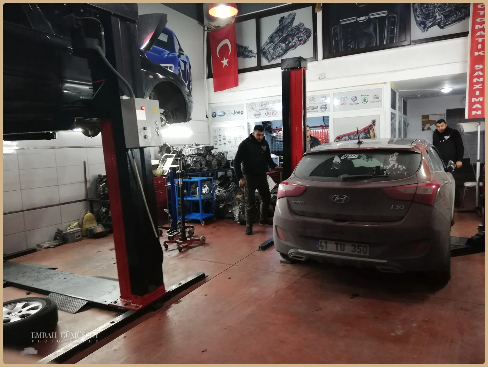 Kartal Otomatik Şanzıman — sökülmüş valf gövdesi üzerinde selenoid (elektrovana) bobini ölçümü